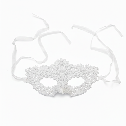 Wit kanten masker met bloemenpatroon