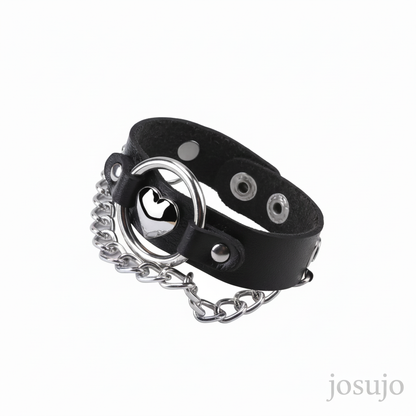 Zwarte hart O-ring armband met josujo logo