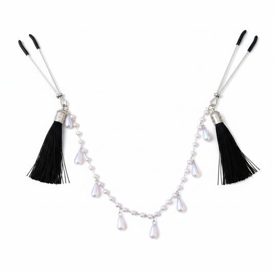 Tassel tepelklemmen met fake parelsnoer en opalescente parels