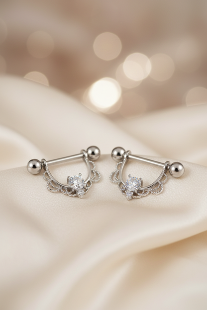 Tepel piercings met transparante zirkonia