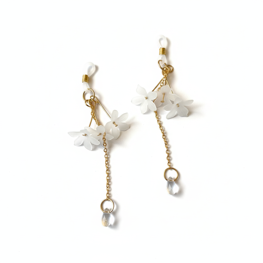 Bloemen tepelhangers met witte bloemen clusters en kristallen druppels