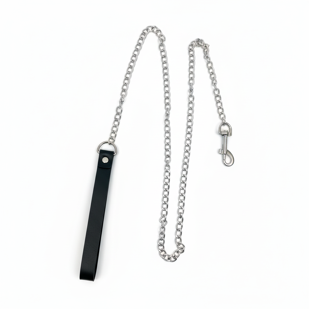 Zwarte PU leren riem met zilveren ketting - witte achtergrond