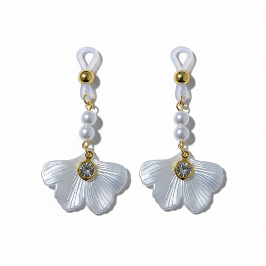 Bloem tepelhangers met parels - close-up detail