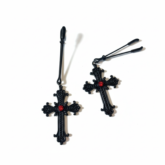 Gothic kruis tepelklemmen met rode kristallen