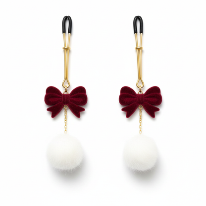 Bordeauxrode strik tepelklem close-up - detail van fluwelen strik en pompon