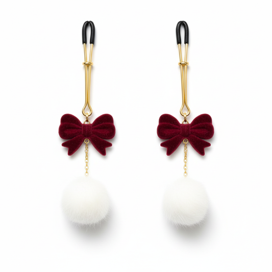 Bordeauxrode strik tepelklem close-up - detail van fluwelen strik en pompon