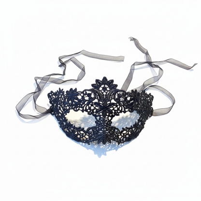 Zwart kanten masker met beide linten