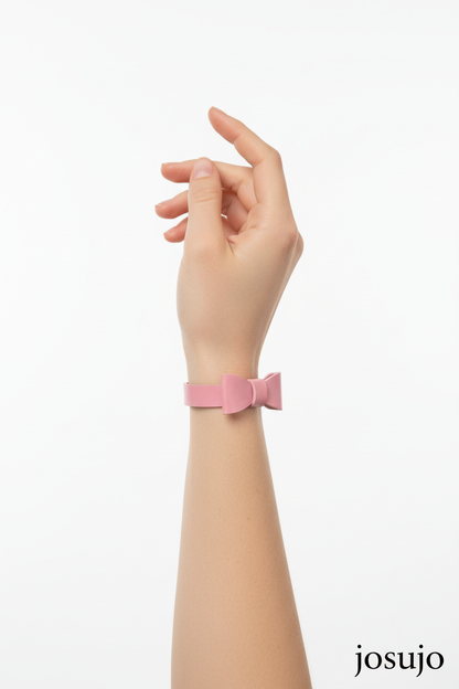 Roze PU leren armband gedragen om pols