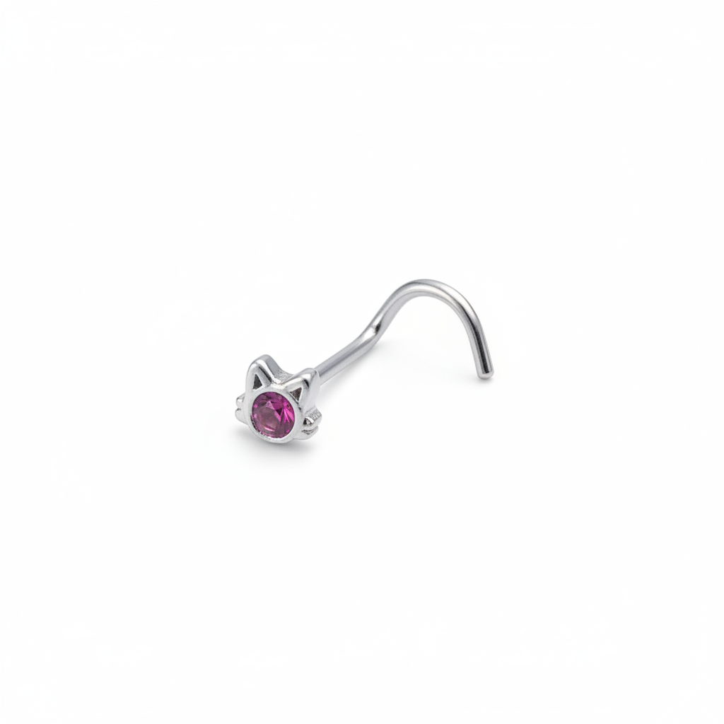 Neuspiercing enkel roze kristal witte achtergrond